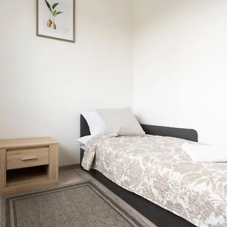 1 House Between Two Lakes Feriehus *