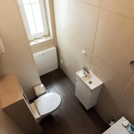 1 House Between Two Lakes Feriehus *