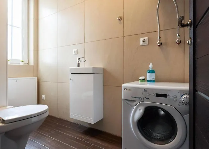 1 House Between Two Lakes