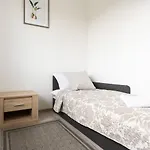 1 House Between Two Lakes Semesterbostad *