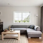 1 House Between Two Lakes Semesterbostad *